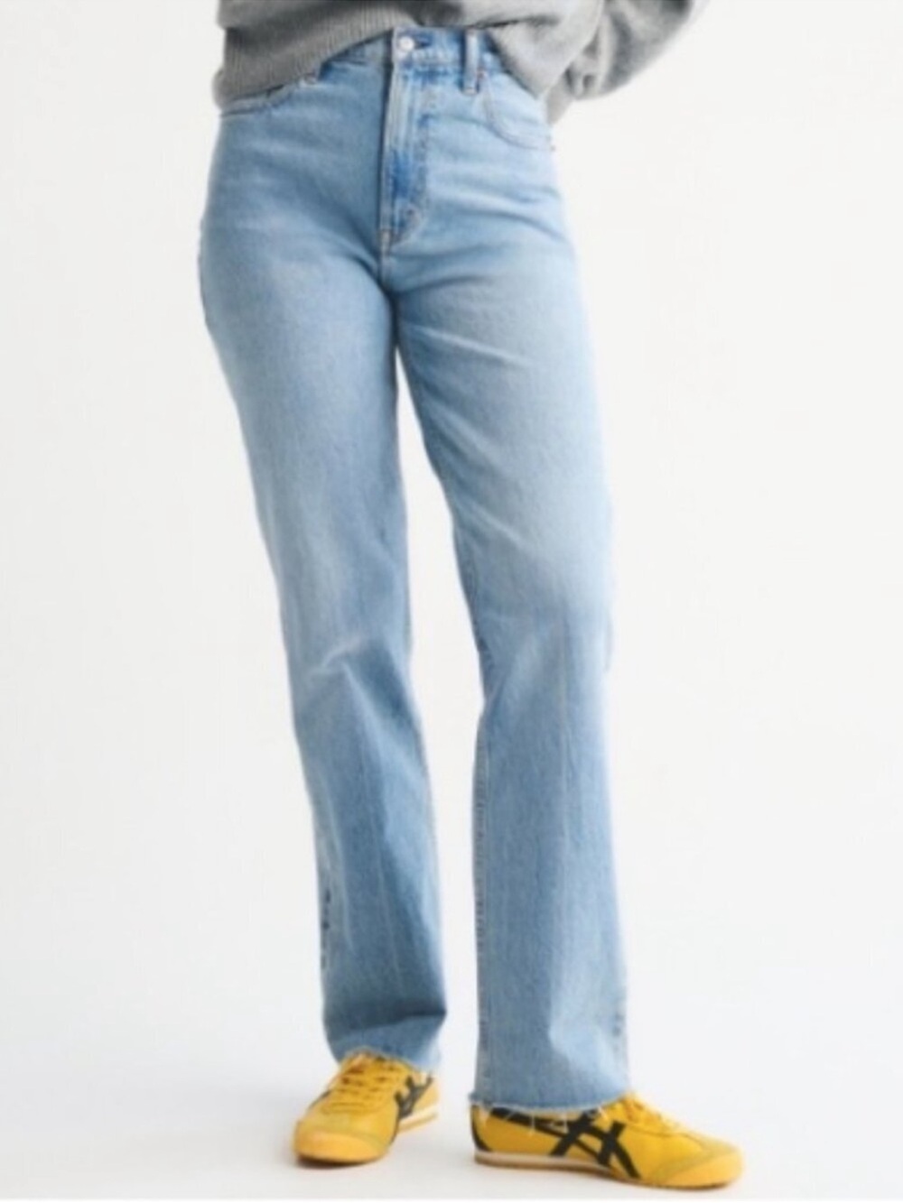 Abercrombie & Fitch | The 90s Straight Ultra High Rise Jeans Light Wash 34 / 18L